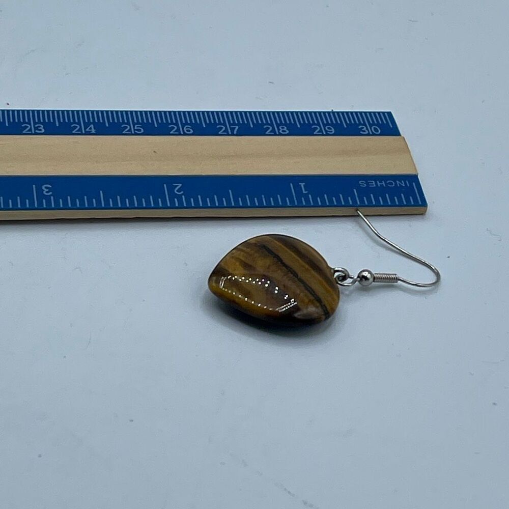 Vintage tiger eye heart shaped dangle earrings. - Picture 3 of 4